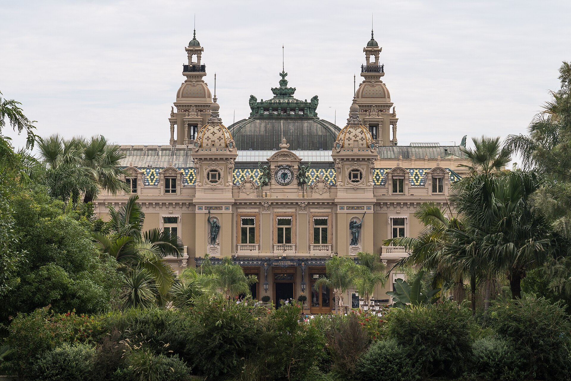 Il Casino de Monte-Carlo: codice di abbigliamento, ingresso, cosa aspettarsi — Monaco